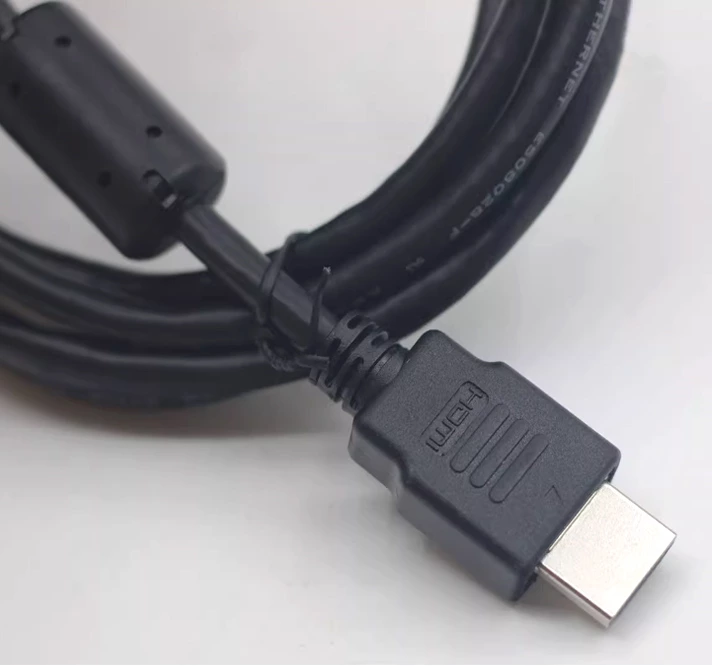 HDMI cable with magnetic ring