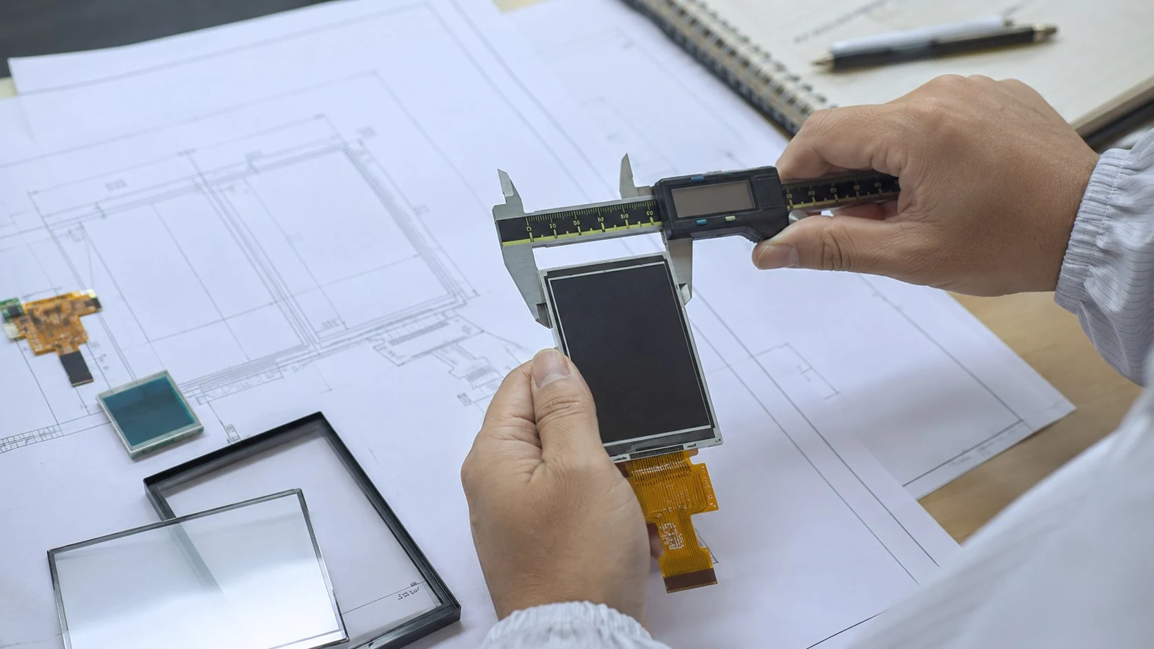 TFT LCD module dimensional measurement during a customisation review